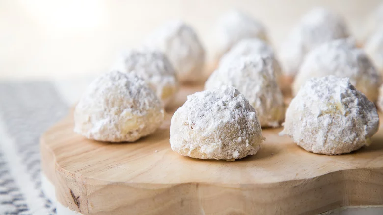 Classic Christmas Snowball Cookies!
