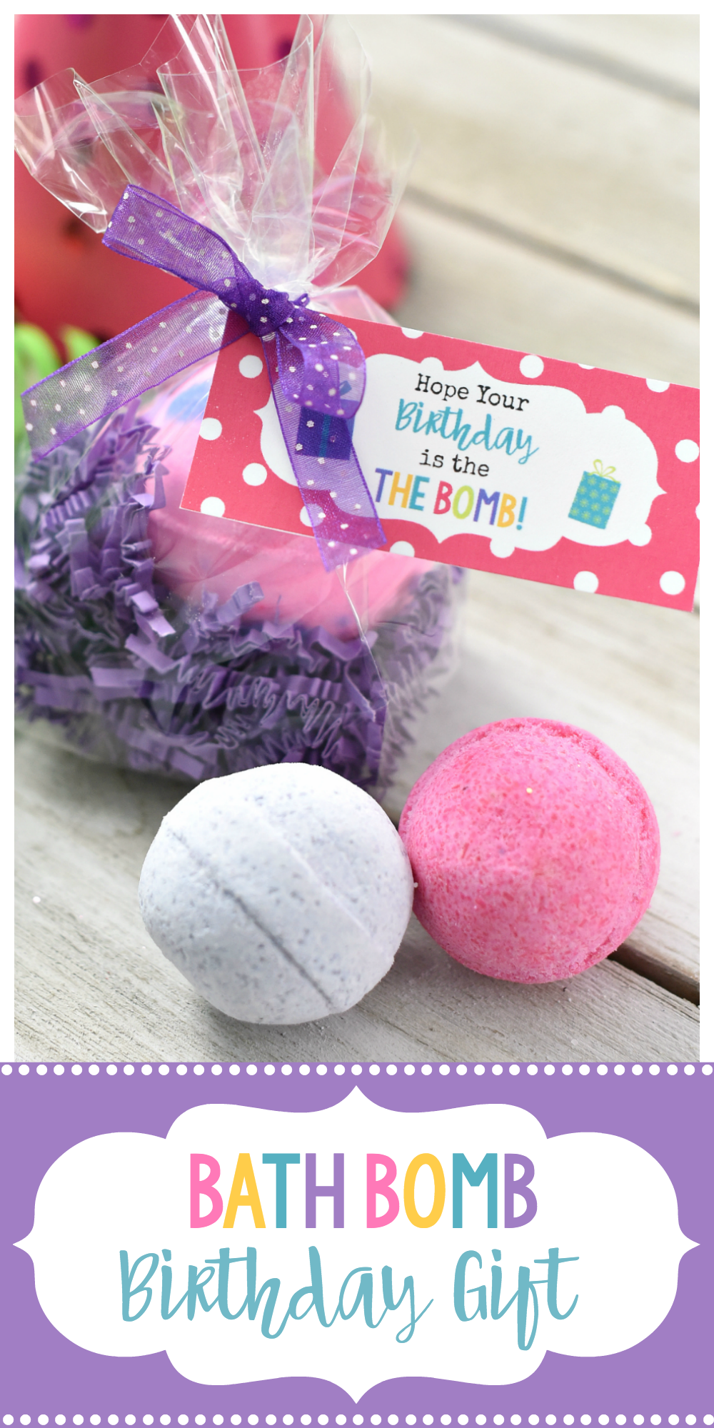 Cute Bath Bomb Birthday Gift-This simple spa gift is a perfect birthday gift idea for friends. A creative birthday gift that they will love. #birthdaygift #birthdaygifts #creativegifts #bathbombs #bathgifts