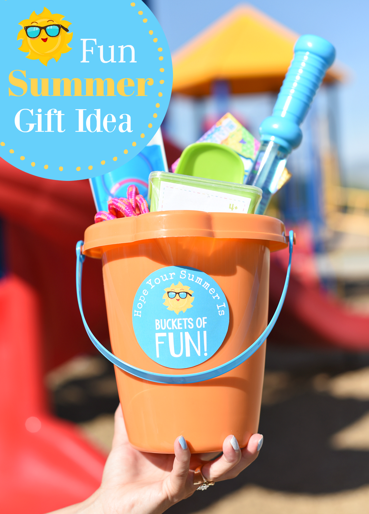 End of the Year Gifts for Students. This fun gift idea is the perfect way to celebrate the beginning of summer. #fungifts #fungiftideas #summer #summergifts