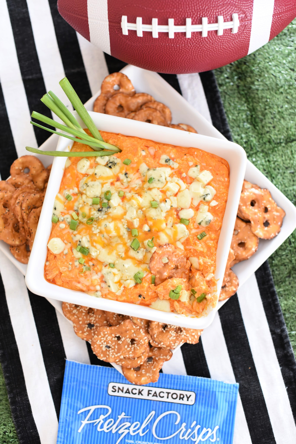 This game day buffalo dip is the perfect addition to any football party! This buffalo dip is quick and simple, and tastes amazing! #gamedayfood #buffalodip #footballpartyfood #fundipideas