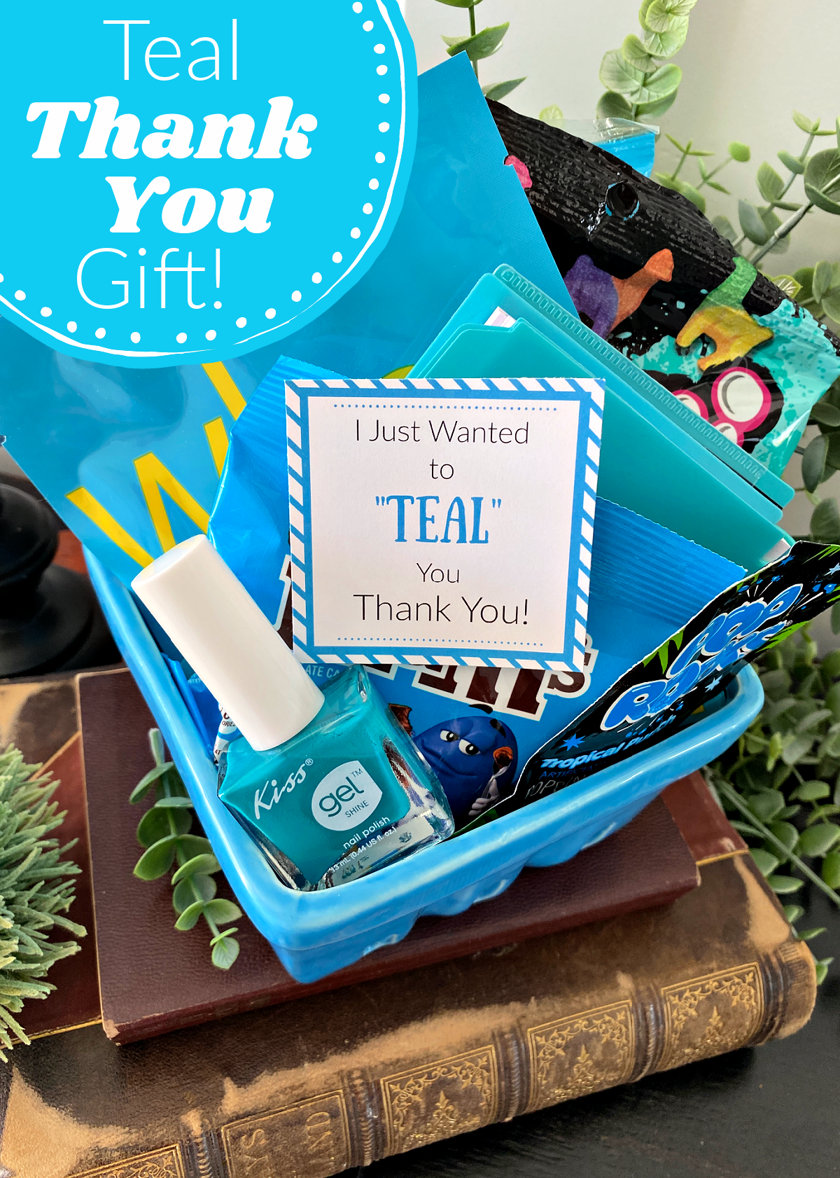 Adorable Thank You Gift. This teal themed thank you gift is the perfect way to say thank you! It's a fun and simple gift. #thankyougift #thankyou #funthankyougift #Thankyougiftidea