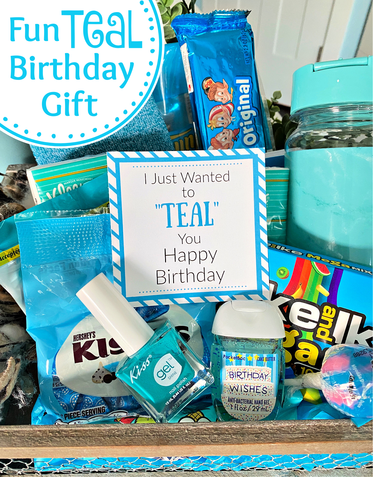 Teal Themed Fun Birthday Gift. This fun birthday gift is perfect for anyone who loves teal. It's super simple and such a fun birthday gift. #funbirthdaygift #birthdaygift #tealgift #fungifts 